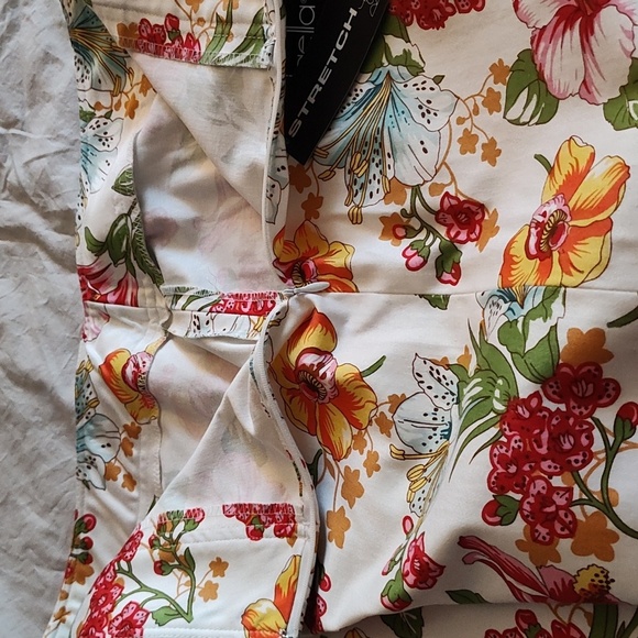 Rafaella Mini Skirt White, Red & Green Floral Print Tropical Sateen Size 12 NWT - Picture 9 of 12